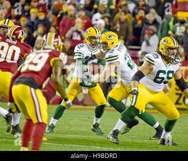 Landover, Maryland, USA. 20th Nov, 2016. Green Bay Packers quarterback Aaron Rodgers (12) ends off to fullback Aaron Ripkowski (22) in first quarter action against the Washington Redskins at FedEx Field in Landover, Maryland on Sunday, November 20, 2016. Credit: Ron Sachs/CNP - NO WIRE SERVICE - Credit:  dpa picture alliance/Alamy Live News Stock Photo