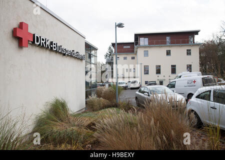 Hamburg, Germany. 17th Nov, 2016. Outside the DRK North East blood donation service in Luetjensee near Hamburg, Germany, 17 November 2016. Photo: Christian Charisius/dpa/Alamy Live News Stock Photo