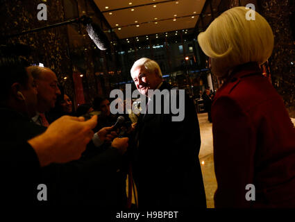 New York, USA. 22nd Nov, 2016. Former Speaker of the United States House of Representatives Newt Gingrich (Republican of Georgia) accompanied by his wife Callista, speaks to journalists following a meeting with US President-elect Donald Trump, in the Trump Tower, November 21, 2016, in New York, New York. Credit:  MediaPunch Inc/Alamy Live News Stock Photo