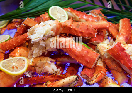 Fresh Alaskan King crab in buffet restaurant Stock Photo