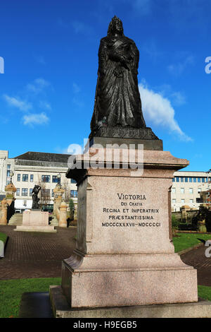 Queen Victoria monument in Dunn Square, Paisley, Renfrewshire, Scotland Stock Photo