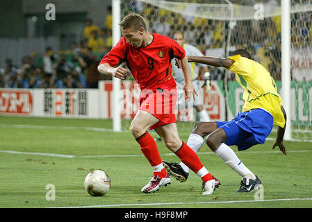 ROQUE JUNIOR & WESLEY SONCK BRAZIL V BELGIUM KOBE WING STADIUM KOBE JAPAN 17 June 2002