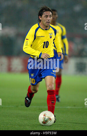 ALEX AGUINAGA ECUADOR INTERNATIONAL STADIUM YOKOHAMA JAPAN 13 June 2002 Stock Photo