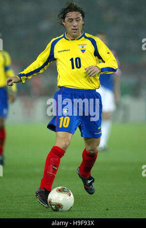 ALEX AGUINAGA ECUADOR INTERNATIONAL STADIUM YOKOHAMA JAPAN 13 June 2002 Stock Photo