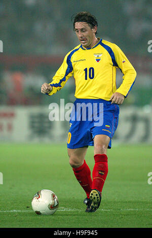 ALEX AGUINAGA ECUADOR INTERNATIONAL STADIUM YOKOHAMA JAPAN 13 June 2002 Stock Photo