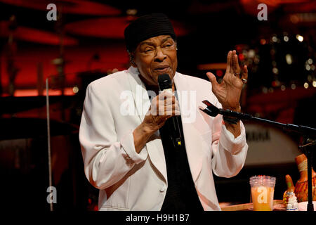 Al Jarreau Performing At The Jazz On The Danube Jazz Festival In Straubing Bavaria Germany Europe Stock Photo Alamy https www alamy com al jarreau performing at the jazz on the danube jazz festival in straubing bavaria germany europe image277882316 html