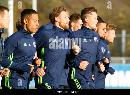 Gelsenkirchen, Germany. 23rd Nov, 2016. Players of FC SChalke 04 Dennis Aogo, Thilo Kehrer, Benedikt Höwedes, Fabian Reese among others partake in a warm up job at tge final training session in Gelsenkirchen, Germany, 23 November 2016. Schalke will meet with OGC Nice in a European League game on the 23 November 2016. Photo: Roland Weihrauch/dpa/Alamy Live News Stock Photo