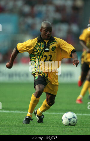 PAUL HALL JAMAICA & PORTSMOUTH FC 25 June 1998 Stock Photo