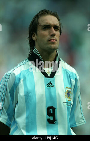 GABRIEL BATISTUTA ARGENTINA & FIORENTINA FC 25 June 1998 Stock Photo