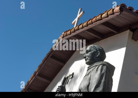 Statue of Father Junipero Serra in front of the Mission San Luis Obispo de Tolosa in San Luis Obispo, California, USA. Stock Photo