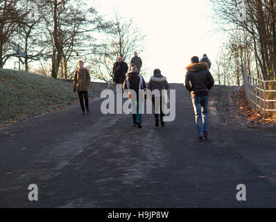 Glasgow park scene couples walking up hill in kelvingrove park Stock Photo