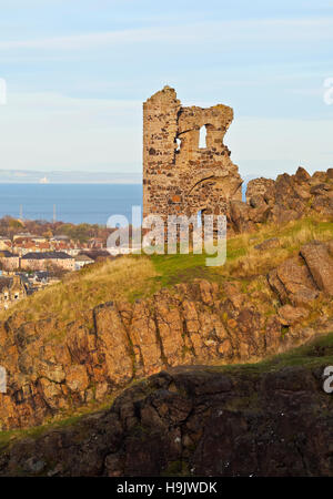 UK, Scotland, Lothian, Edinburgh, Holyrood Park, View of the Ruins of the Saint Anthony's Chapel. Stock Photo