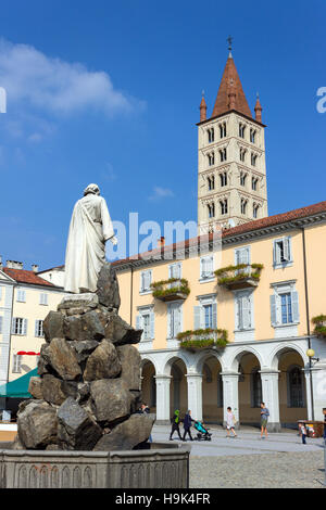 Italy, Piedmont, Biella, Mosè fountain in Duomo square and Santo Stefano belfry Stock Photo