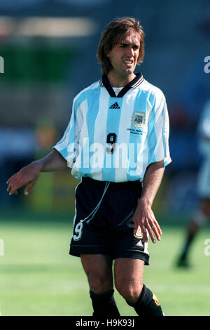 GABRIEL BATISTUTA ARGENTINA & FIORENTINA FC 04 July 1998 Stock Photo