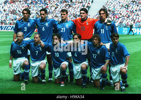 Football 1998 france hi-res stock photography and images - Alamy