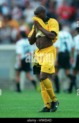 FRANK SINCLAIR JAMAICA & CHELSEA FC 25 June 1998 Stock Photo - Alamy