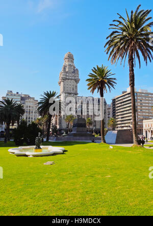 Uruguay, Montevideo, View of the Salvo Palace on the Independence Square. Stock Photo