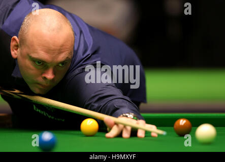 Stuart Bingham in action during his first round match against Adam Stefanow during day three of the Betway UK Championships 2016, at the York Barbican. PRESS ASSOCIATION Photo. Picture date: Thursday November 24, 2016. See PA story SNOOKER York. Photo credit should read: Simon Cooper/PA Wire Stock Photo