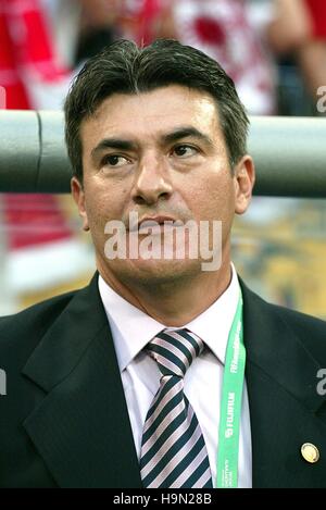 ARMANDO OSMA ECUADOR ASSISTANT COACH WORLD CUP GELSENKIRCHEN GERMANY 09 June 2006 Stock Photo