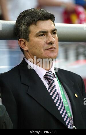 ARMANDO OSMA ECUADOR ASSISTANT COACH WORLD CUP GELSENKIRCHEN GERMANY 09 June 2006 Stock Photo