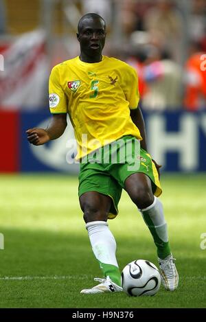 MASSAMASSO TCHANGAL TOGO & BENEVENTO WORLD CUP FRANKFURT GERMANY 13 June 2006 Stock Photo