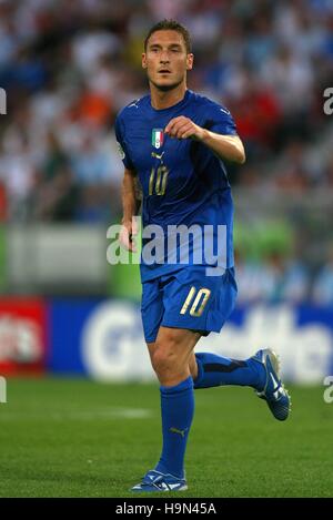 FRANCESCO TOTTI ITALY & AS ROMA WORLD CUP HANNOVER GERMANY 12 June 2006 Stock Photo