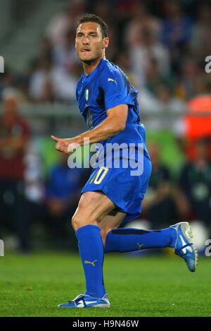 FRANCESCO TOTTI ITALY & AS ROMA WORLD CUP HANNOVER GERMANY 12 June 2006 Stock Photo