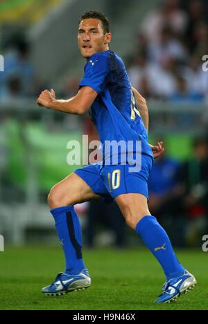 FRANCESCO TOTTI ITALY & AS ROMA WORLD CUP HANNOVER GERMANY 12 June 2006 Stock Photo