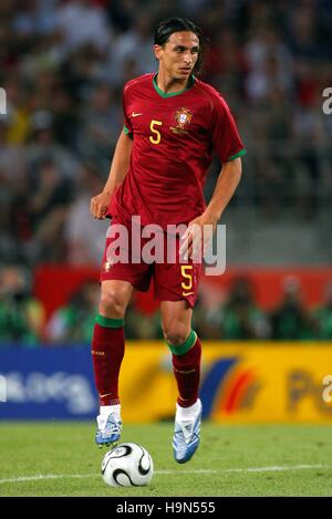 FERNANDO MEIRA PORTUGAL & VFB STUTTGART WORLD CUP COLOGNE GERMANY 11 June 2006 Stock Photo