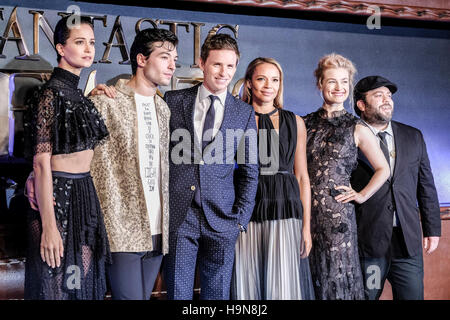 Cast attends The European Premiere of 'Fantastic Beasts and where to find them' at Leicester Square, London on 15/11/2016. Picture by Julie Edwards. Stock Photo