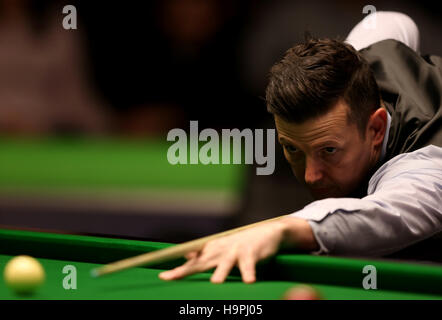 Peter Lines in action during his first round match against Neil Robertson during day three of the Betway UK Championships 2016, at the York Barbican. Stock Photo