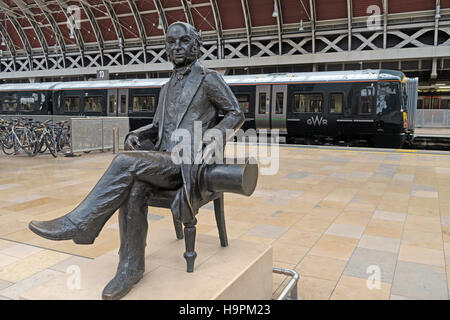 Brunel Statue,Paddington with GWR train,London,UK Stock Photo