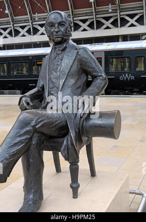 Brunel Statue,Paddington with GWR train,London,UK Stock Photo