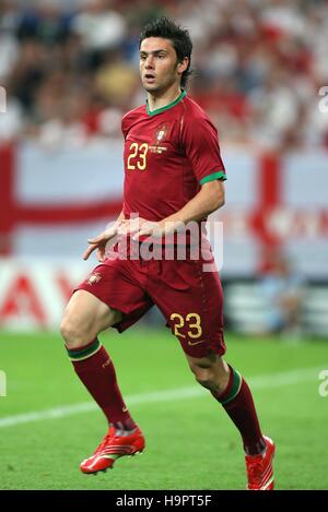 HELDER POSTIGA PORTUGAL & SAINT ETIENNE WORLD CUP AUFSCHALKE ARENA GELSENKIRCHEN GERMANY 01 July 2006 Stock Photo