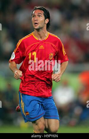 LUIS GARCIA SPAIN & LIVERPOOL FC HANNOVER GERMANY 27 June 2006 Stock Photo  - Alamy