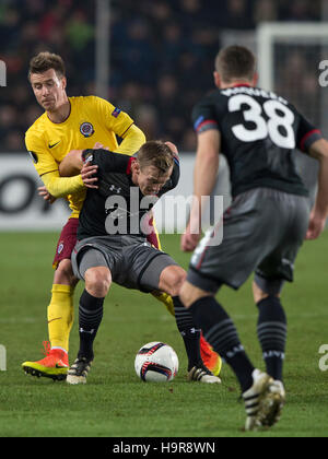 Prague, Czech Republic. 24th Nov, 2016. Lukas Marecek of Sparta, from left, and James Ward-Prowse and Sam McQueen of Southampton in action during the European league, 5th round, AC Sparta Praha - Southampton FC match in Prague, Czech Republic, on Thursday, November 24, 2016. Credit:  Michal Kamaryt/CTK Photo/Alamy Live News Stock Photo
