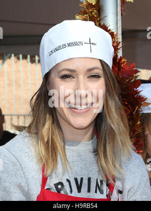 Los Angeles, CA - NOVEMBER 23: Amanda Crew, At Los Angeles Mission Thanksgiving Meal For The Homeless At Los Angeles Mission, California on November 23, 2016. Credit: Faye Sadou/MediaPunch Stock Photo