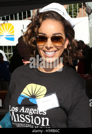 Los Angeles, CA, USA. 23rd Nov, 2016. Gloria Govan, At Los Angeles Mission Thanksgiving Meal For The Homeless At Los Angeles Mission, California on November 23, 2016. © Faye Sadou/Media Punch/Alamy Live News Stock Photo