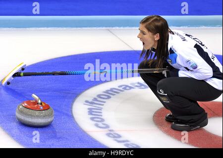 Scotland, UK. 25th Nov, 2016. Eve Muirhead (Scotland). Womens semi finals. Le Gruyère AOP European Curling Championships 2016. Intu Braehead Arena. Glasgow. Renfrewshire. Scotland. UK. 25/11/2016. Credit:  Sport In Pictures/Alamy Live News Stock Photo