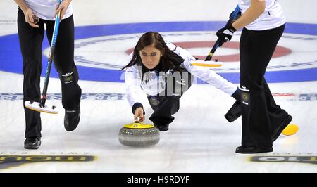 Scotland, UK. 25th Nov, 2016. Eve Muirhead (Scotland). Womens semi finals. Le Gruyère AOP European Curling Championships 2016. Intu Braehead Arena. Glasgow. Renfrewshire. Scotland. UK. 25/11/2016. Credit:  Sport In Pictures/Alamy Live News Stock Photo