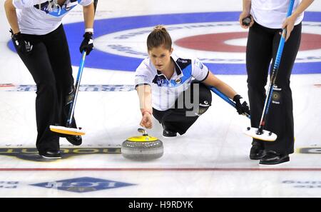 Scotland, UK. 25th Nov, 2016. Vicki Adams (Scotland). Womens semi finals. Le Gruyère AOP European Curling Championships 2016. Intu Braehead Arena. Glasgow. Renfrewshire. Scotland. UK. 25/11/2016. Credit:  Sport In Pictures/Alamy Live News Stock Photo