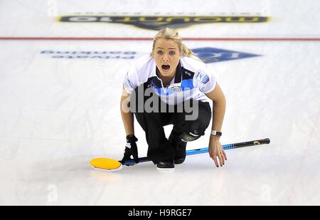 Scotland, UK. 25th Nov, 2016. Anna Sloan (Scotland). Womens semi finals. Le Gruyère AOP European Curling Championships 2016. Intu Braehead Arena. Glasgow. Renfrewshire. Scotland. UK. 25/11/2016. Credit:  Sport In Pictures/Alamy Live News Stock Photo