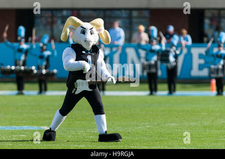 Chapel Hill, North Carolina, US. 25th Nov, 2016. Nov. 25, 2016 - Chapel Hill, N.C., USA -University of North Carolina Tar Heels mascot, Rameses, plays the guitar during pre-game festivities of an NCAA football game between the North Carolina Tar Heels and the N.C. State Wolfpack at Kenan Memorial Stadium in Chapel Hill, N.C. N.C. State won the game 28-21. © Timothy L. Hale/ZUMA Wire/Alamy Live News Stock Photo