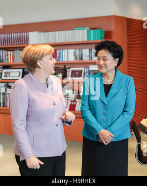 Berlin. 25th Nov, 2016. Chinese Vice Premier Liu Yandong (R) meets with German Chancellor Angela Merkel in Berlin Nov. 25, 2016. China and Germany on Friday agreed to set up a high-level cultural exchange mechanism. © Shan Yuqi/Xinhua/Alamy Live News Stock Photo