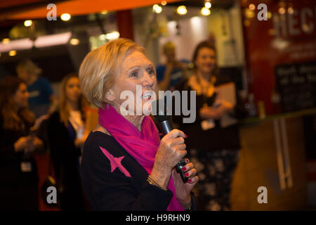 Birmingham, UK. 26th November, 2016. Mary Berry opens the Good Food Show allowing the crowds into the show Credit:  steven roe/Alamy Live News Stock Photo