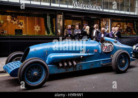 London, UK. 24th November, 2016. A replica of the 1927 Bluebird used by Sir Malcolm Campbell to set the land speed record on 4th February 1927. Credit:  Martin Griffett/Alamy Live News Stock Photo