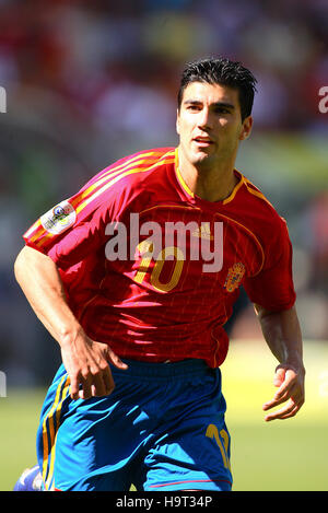 Football signing shirt jose antonio reyes hi-res stock photography and  images - Alamy