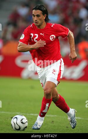 HAKAN YAKIN SWITZERLAND & YOUNG BOYS WORLD CUP COLOGNE GERMANY 26 June 2006 Stock Photo