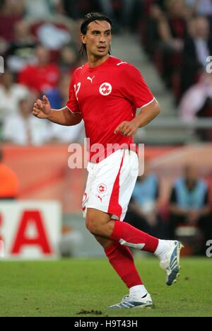 HAKAN YAKIN SWITZERLAND & YOUNG BOYS WORLD CUP COLOGNE GERMANY 26 June 2006 Stock Photo