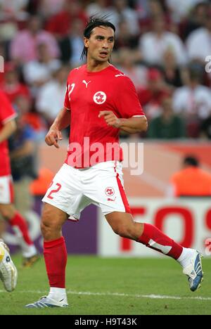 HAKAN YAKIN SWITZERLAND & YOUNG BOYS WORLD CUP COLOGNE GERMANY 26 June 2006 Stock Photo